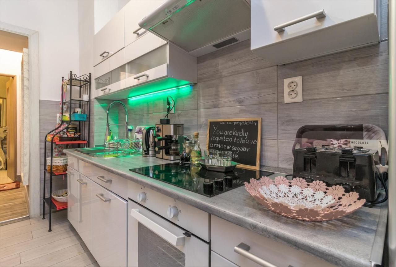 Grey Orchid Apartment - Studio Budapest Exteriör bild