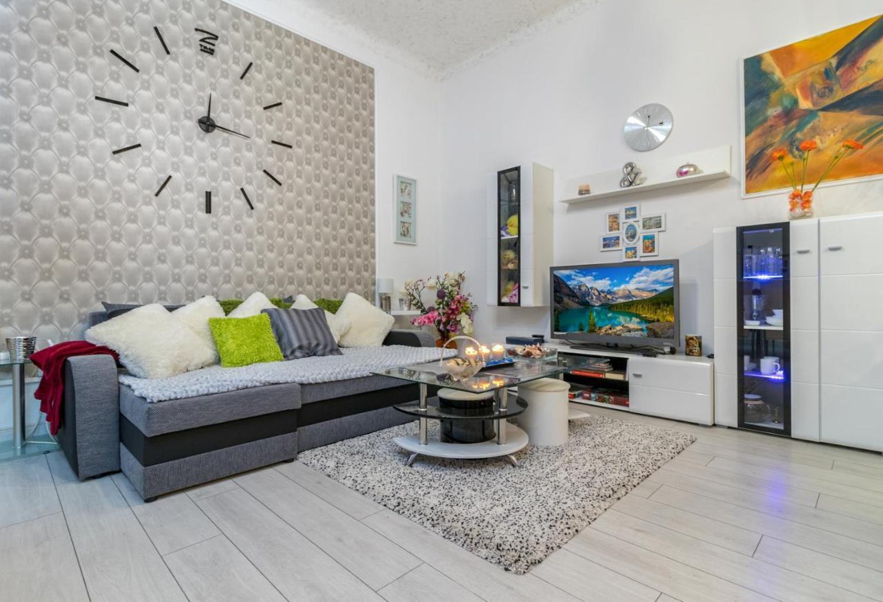Grey Orchid Apartment - Studio Budapest Exteriör bild